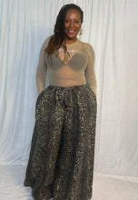 Load image into Gallery viewer, Bell Wide Legs
