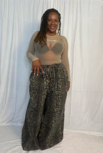 Load image into Gallery viewer, Bell Wide Legs
